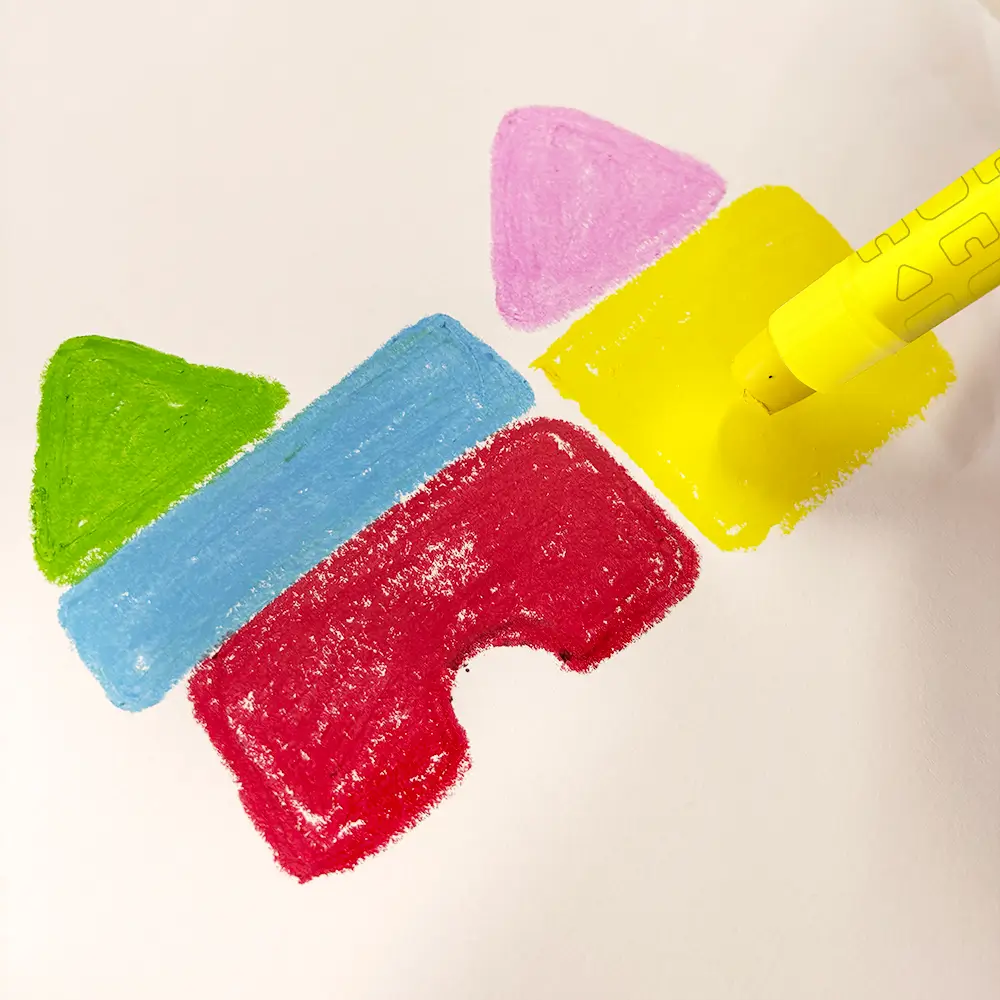 Kit Guache em Bastão Toy - 6 Cores + 8 Folhas Para Colorir + 1 Pincel -Tris - Imagem 4